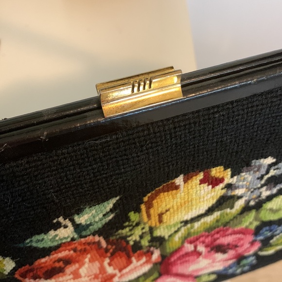 VINTAGE | Embroidered Purse - Picture 4 of 13